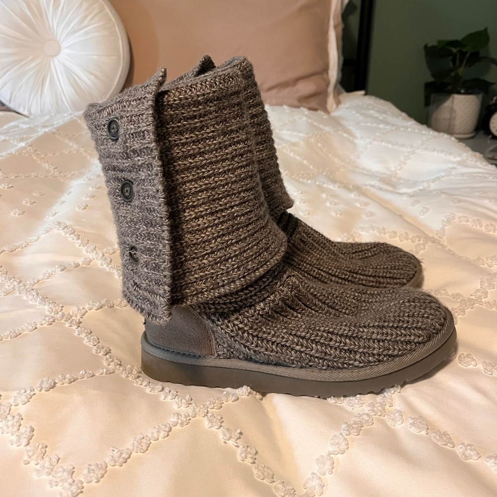 UGG Classic Cardy Sweater Boot SZ 6